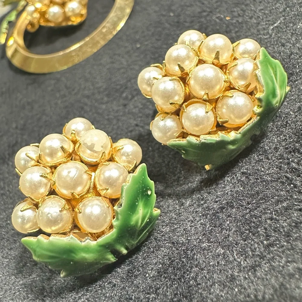 🚨RARE🔥: Vtg Sandor Pearl Cluster Accent Brooch & Earring Set - Picture 6 of 12